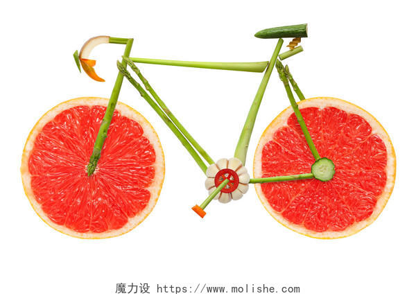 水果和蔬菜组成的自行车在白色背景上
